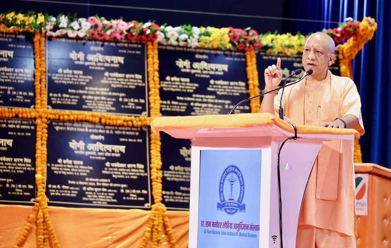 कार्यक्रम में पहुंचे सीएम, डिप्टी सीएम। कार्यक्रम में पहुंचे सीएम, डिप्टी सीएम।