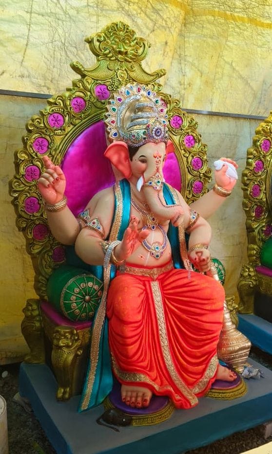शाहजहांपुर में श्री हरकुमार पाठक कन्या इंटर कॉलेज में प्रतिमा पर माल्यार्पण करते संजीव अग्निहो शाहजहांपुर में श्री हरकुमार पाठक कन्या इंटर कॉलेज में प्रतिमा पर माल्यार्पण करते संजीव अग्निहो