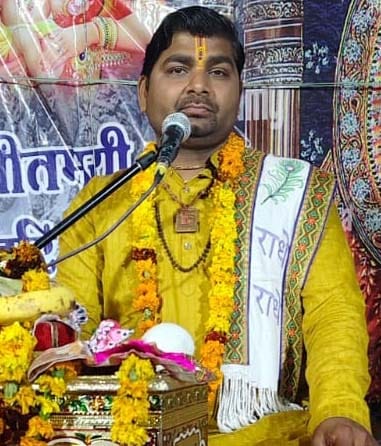शाहजहांपुर में श्री हरकुमार पाठक कन्या इंटर कॉलेज में प्रतिमा पर माल्यार्पण करते संजीव अग्निहो शाहजहांपुर में श्री हरकुमार पाठक कन्या इंटर कॉलेज में प्रतिमा पर माल्यार्पण करते संजीव अग्निहो