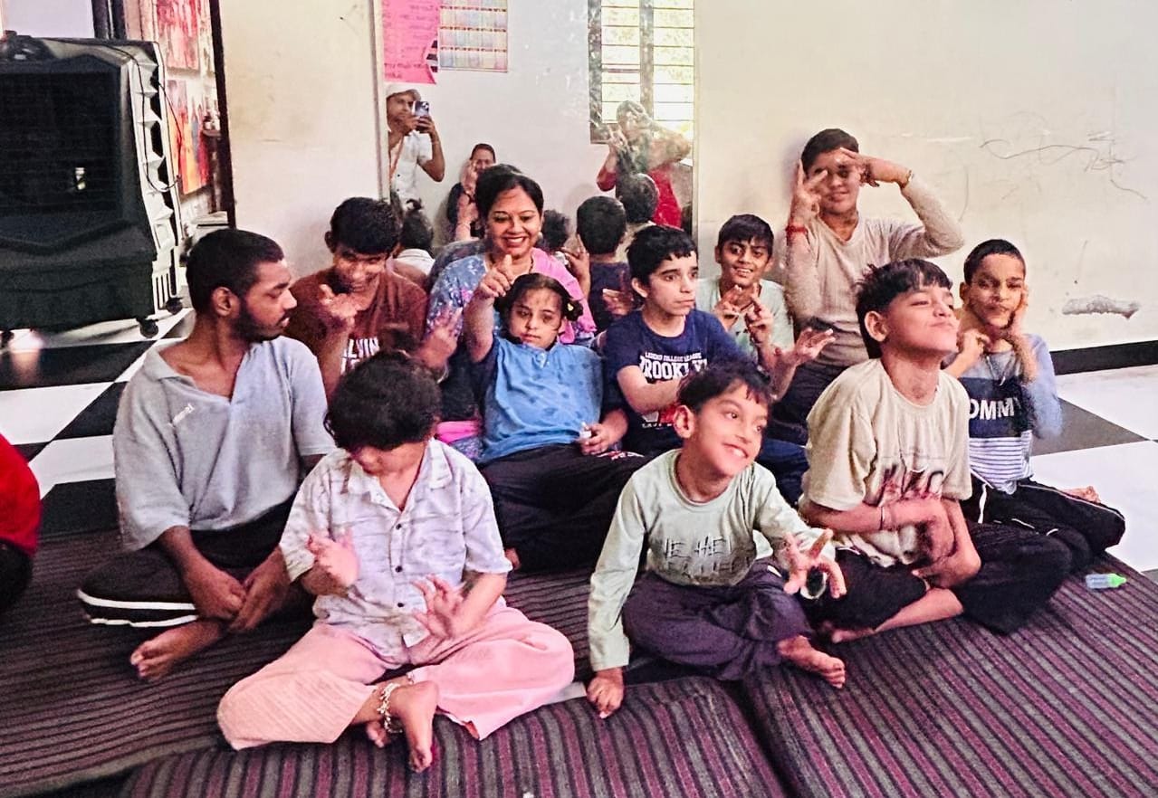 दिव्यांग बच्चों के साथ रैहन की अल्का। स्रोत: स्वयं दिव्यांग बच्चों के साथ रैहन की अल्का। स्रोत: स्वयं