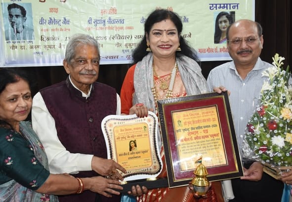 यूपी प्रेस क्लब में आयोजित समारोह में संबोधित करतीं डॉ. अनीता सहगल वसुंधरा। यूपी प्रेस क्लब में आयोजित समारोह में संबोधित करतीं डॉ. अनीता सहगल वसुंधरा।