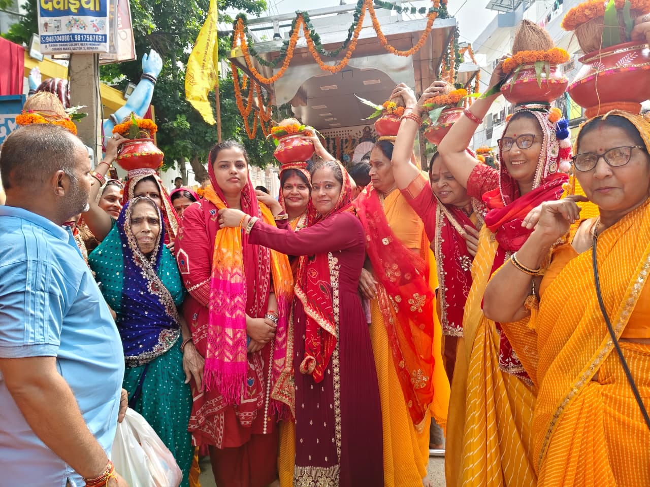 एलिगेंट हाइट सोसाइटी में गणेशोत्सव मनाते लोग। स्रोत : सोसाइटी एलिगेंट हाइट सोसाइटी में गणेशोत्सव मनाते लोग। स्रोत : सोसाइटी