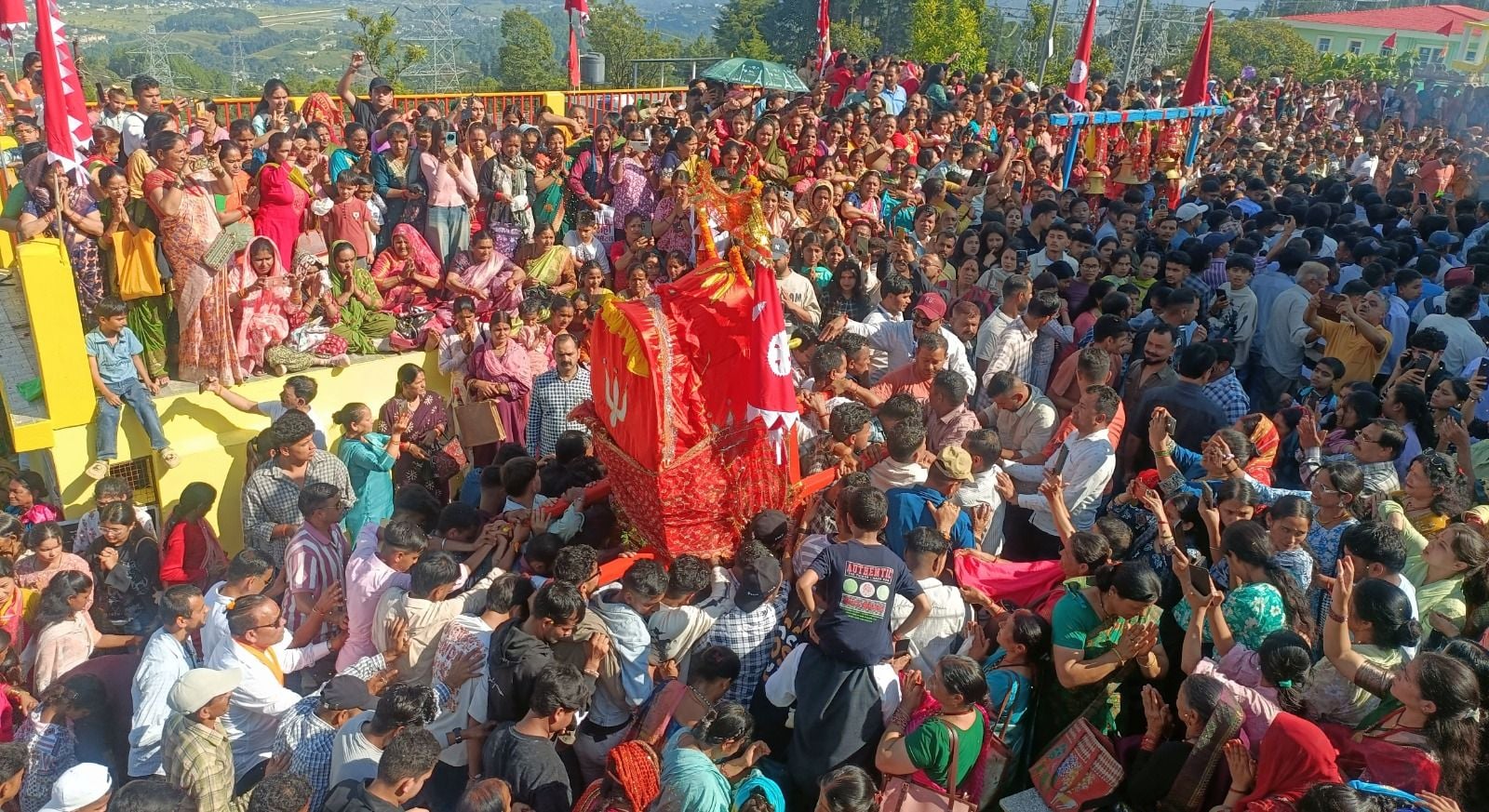 फोटो-15 पीटीएच 13 पी-मोस्टमानू के मुख्य मेले में विधि-विधान से उठा मोस्टा देवता का डोला और आशी