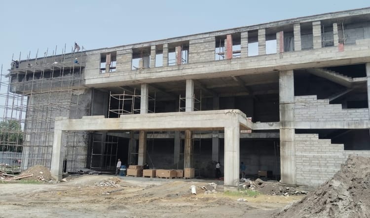 फोटो - बीपीएस महिला मेडिकल कॉलेज में निर्माणाधीन नर्सिंग एवं एमबीबीएस हॉस्टल। संवाद फोटो - बीपीएस महिला मेडिकल कॉलेज में निर्माणाधीन नर्सिंग एवं एमबीबीएस हॉस्टल। संवाद