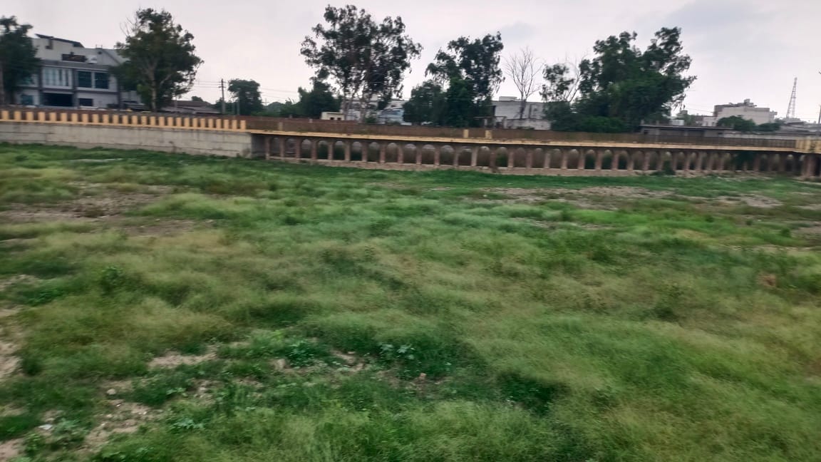 हाली झील का उखड़ा उद्घाटन बोर्ड। संवाद हाली झील का उखड़ा उद्घाटन बोर्ड। संवाद