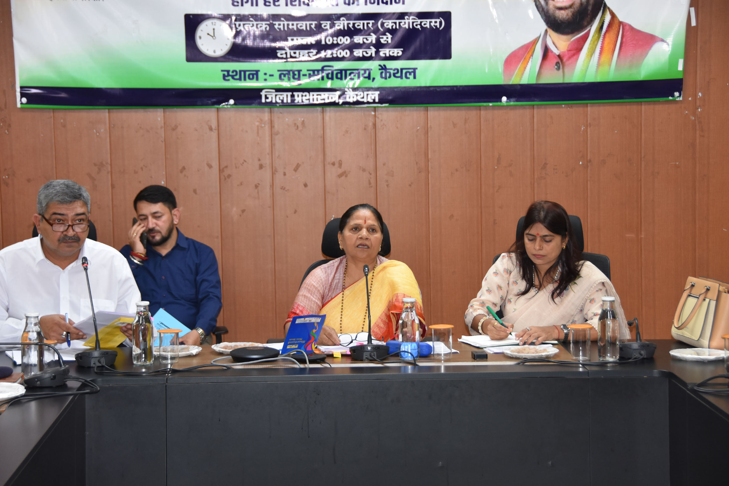 लघुसचिवालय में सुनाई करते हुए हरियाणा राज्य अनुसूचित जाति आयोग की अध्यक्ष बंतो कटारिया। विज्ञप् लघुसचिवालय में सुनाई करते हुए हरियाणा राज्य अनुसूचित जाति आयोग की अध्यक्ष बंतो कटारिया। विज्ञप्