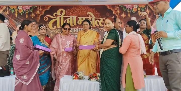 महंत-जयसिंह का शक्ति प्रदर्शन, हजारों महिलाओं के साथ मनाया तीज-रक्षाबंधन, महंत-जयसिंह का शक्ति प्रदर्शन, हजारों महिलाओं के साथ मनाया तीज-रक्षाबंधन,