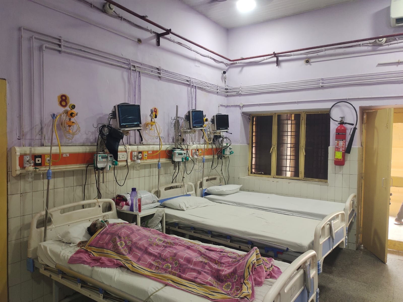 मईपुर गांव में मकान से सटकर बहती सरयू संवाद मईपुर गांव में मकान से सटकर बहती सरयू संवाद