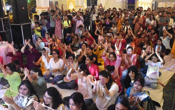 पंडालों में विराजे गणपति