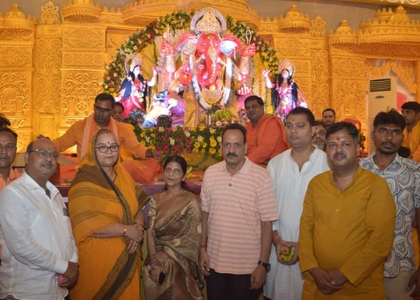 पंडालों में विराजे गणपति