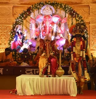 पंडालों में विराजे गणपति