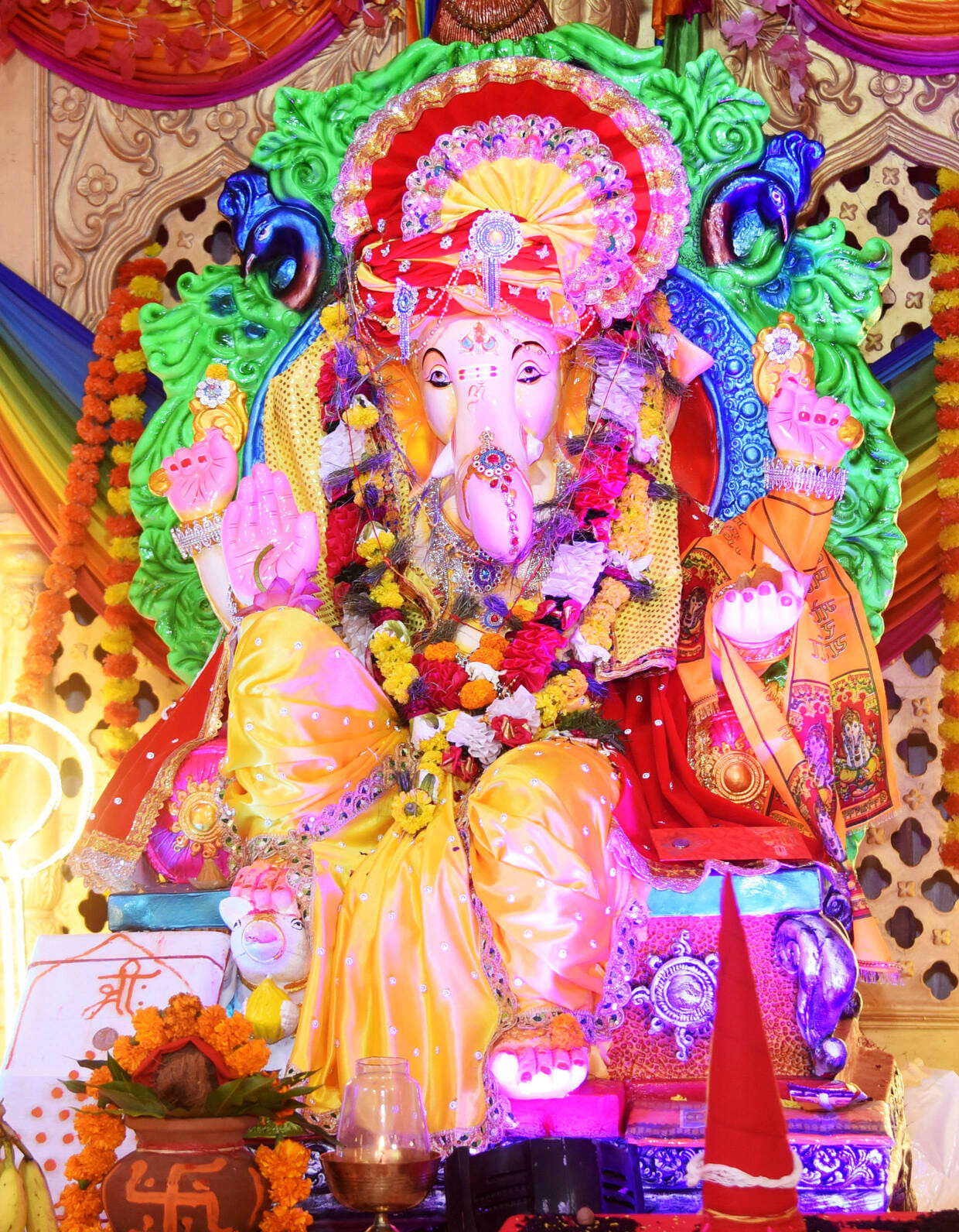 पंडालों में विराजे गणपति