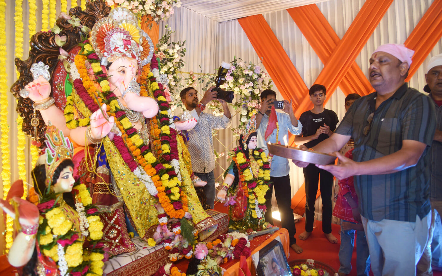 पंडालों में विराजे गणपति
