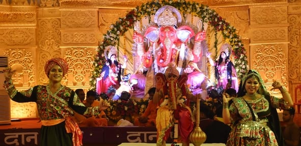 पंडालों में विराजे गणपति