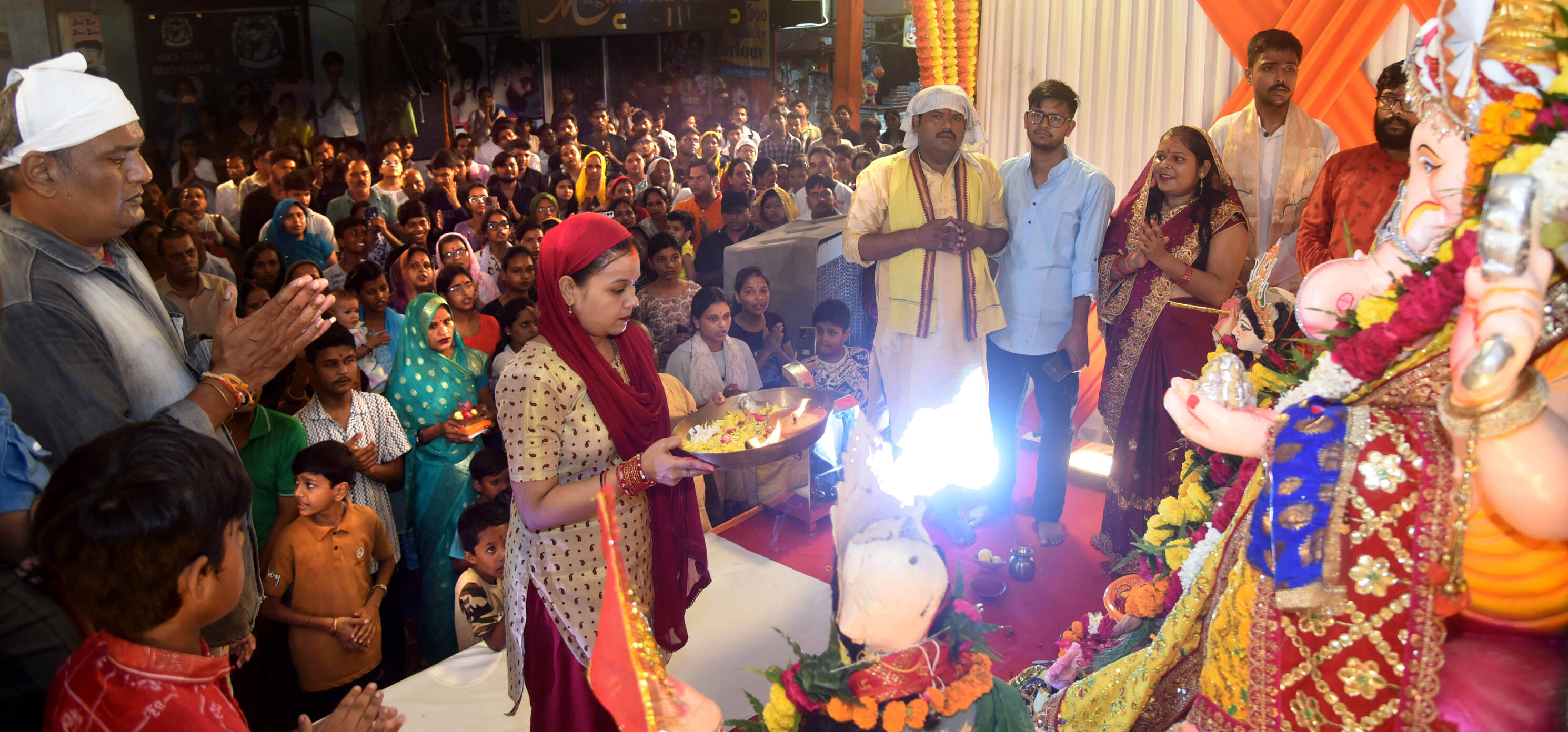 पंडालों में विराजे गणपति