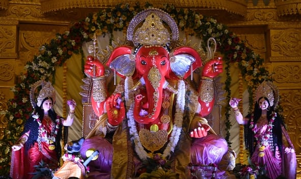 पंडालों में विराजे गणपति