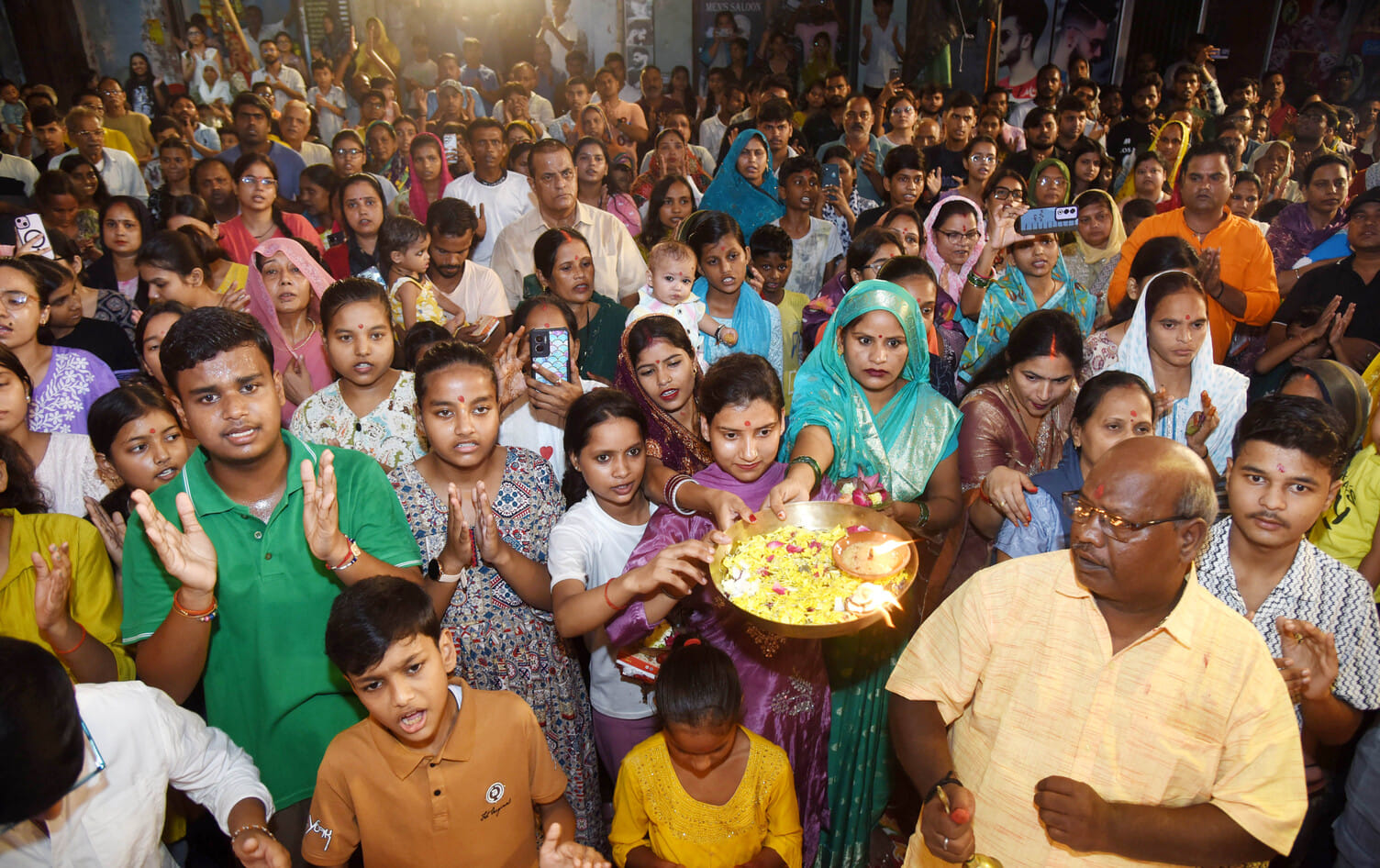 पंडालों में विराजे गणपति