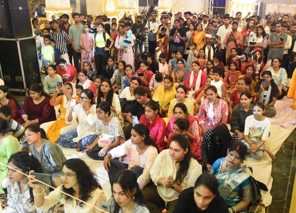 पंडालों में विराजे गणपति