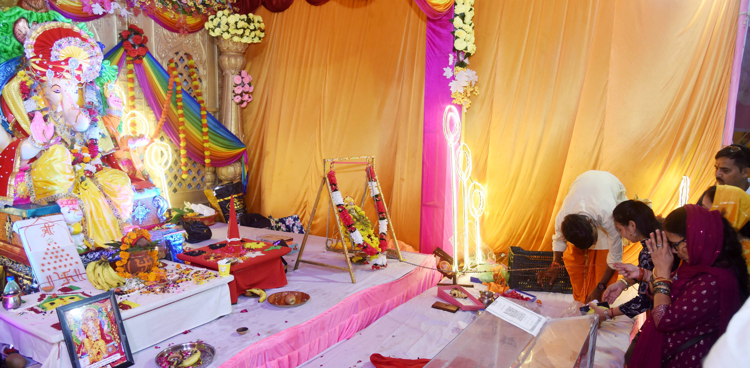 पंडालों में विराजे गणपति