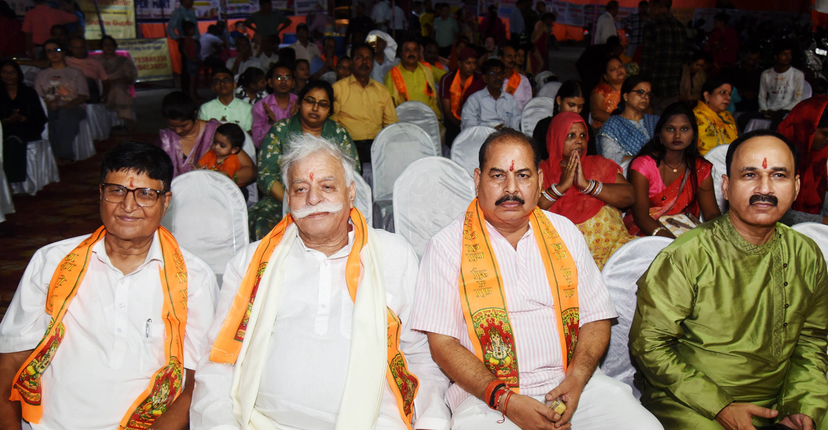 पंडालों में विराजे गणपति