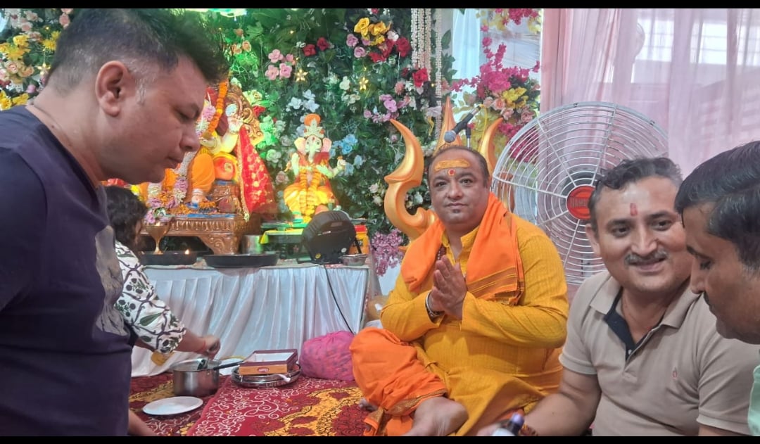 पांवटा साहिब की हरिओम कॉलोनी में श्री गणेश महोत्सव के दौरान श्री गणेश भजन कीर्तन व जयघोष करते ह पांवटा साहिब की हरिओम कॉलोनी में श्री गणेश महोत्सव के दौरान श्री गणेश भजन कीर्तन व जयघोष करते ह