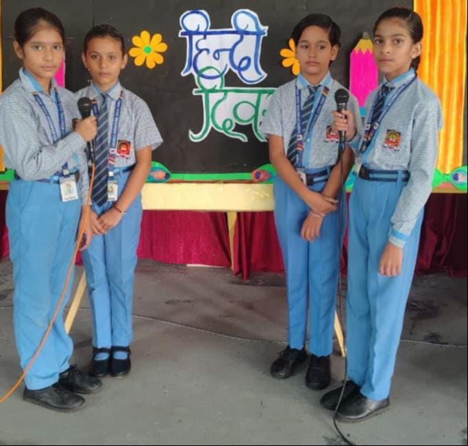 सेंट आरसी झिंझाना में हिंदी दिवस पर पोस्टर प्रतियोगिता के विजेता बच्चे। स्कूल सेंट आरसी झिंझाना में हिंदी दिवस पर पोस्टर प्रतियोगिता के विजेता बच्चे। स्कूल
