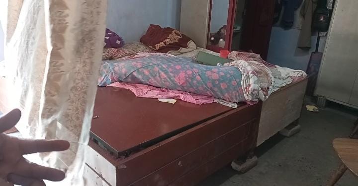 तीजा में सूना घर देख चोरों ने बोला धावा,जेवर और नगद उड़ाए तीजा में सूना घर देख चोरों ने बोला धावा,जेवर और नगद उड़ाए