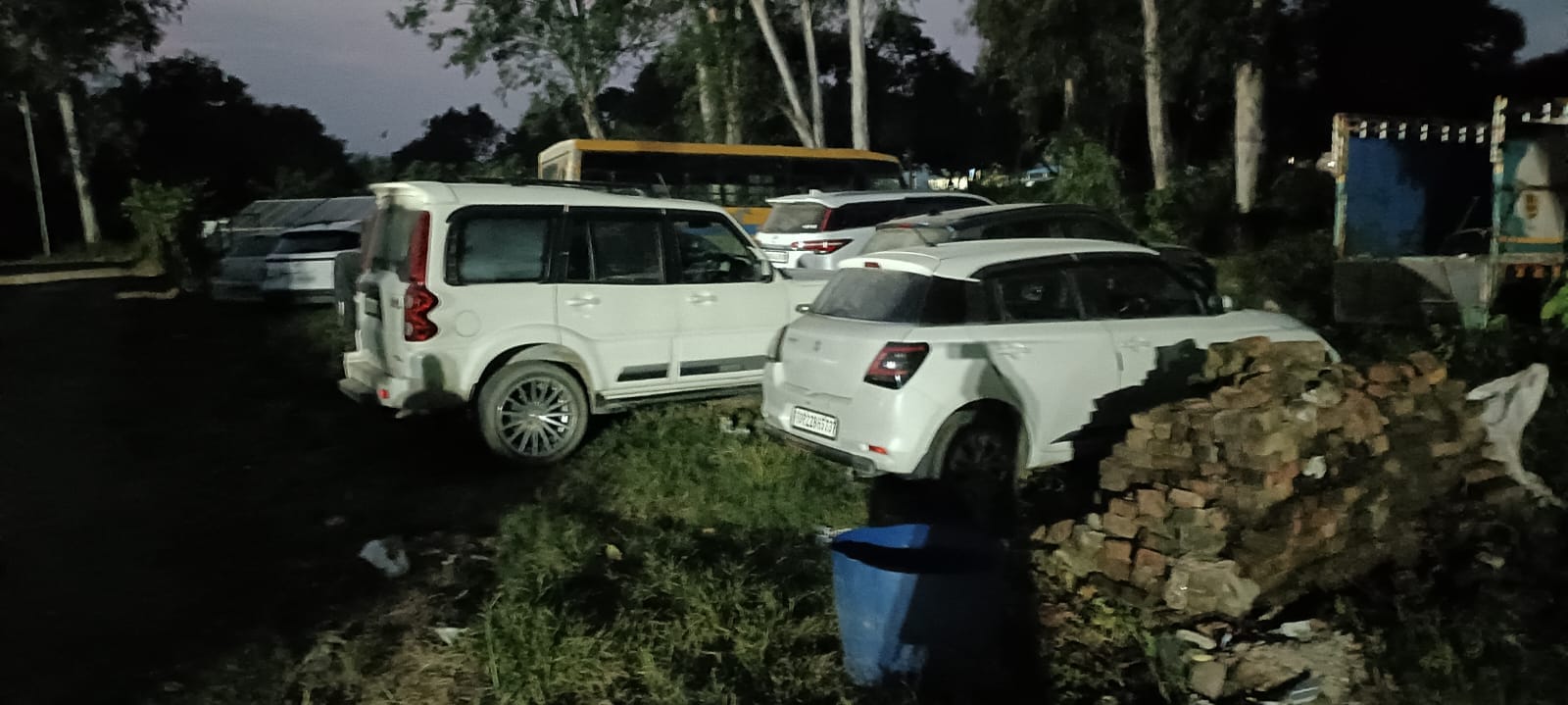 थाने में मौजूद आरोपी। संवाद