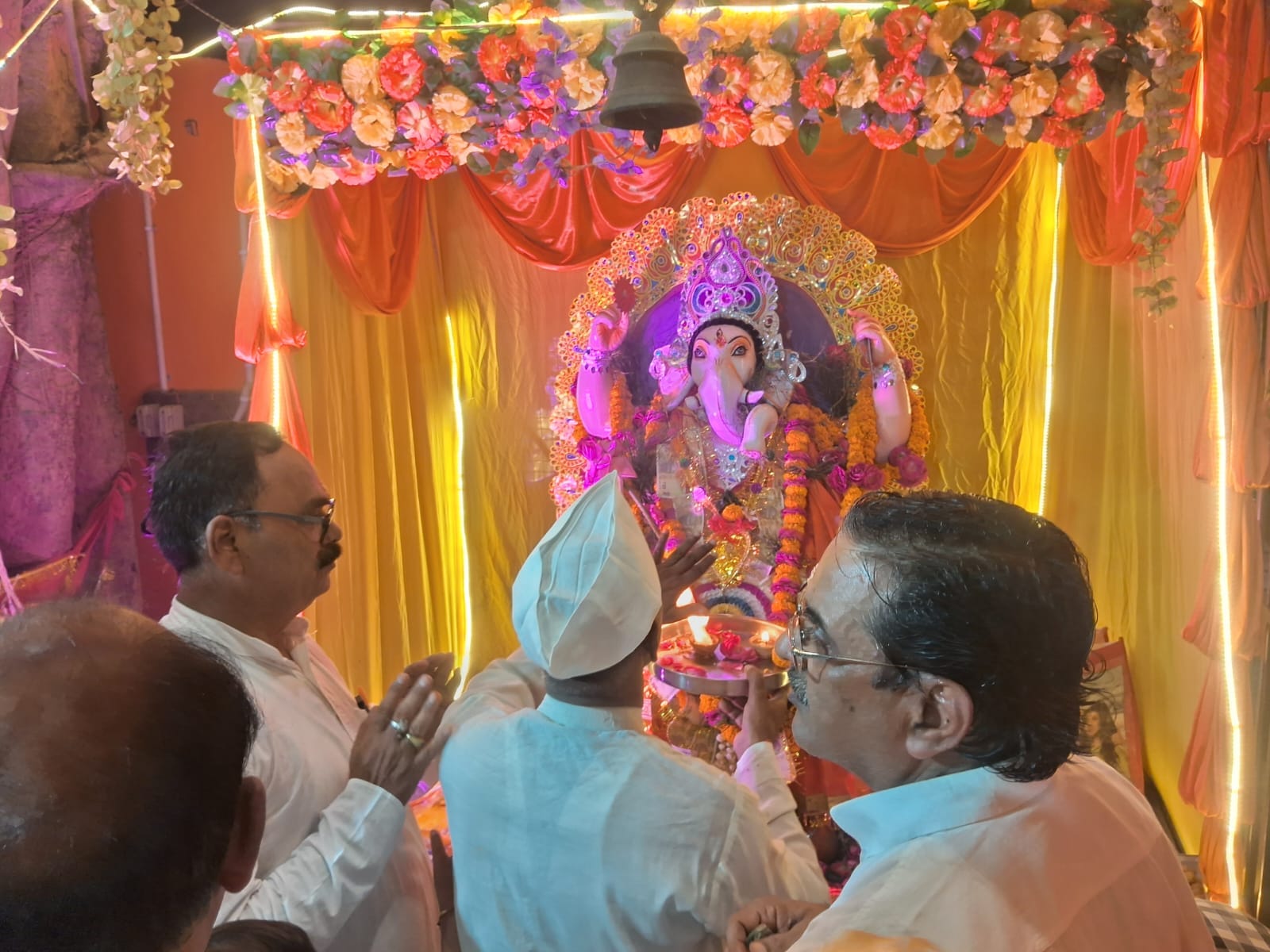 द्वारिका धीश मंदिर से निकली शोभा यात्रा। संवाद द्वारिका धीश मंदिर से निकली शोभा यात्रा। संवाद