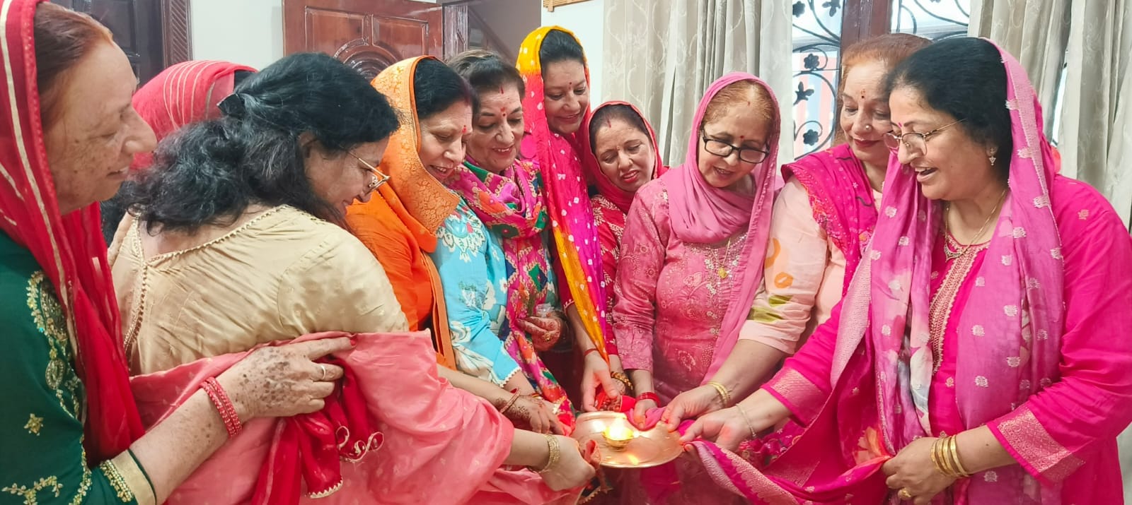 धर्मशाला के गणेश चुतर्थी पर निकाली शोभायात्रा में भाग लेते हुए स्थानीय लोग। अमर उजाला धर्मशाला के गणेश चुतर्थी पर निकाली शोभायात्रा में भाग लेते हुए स्थानीय लोग। अमर उजाला