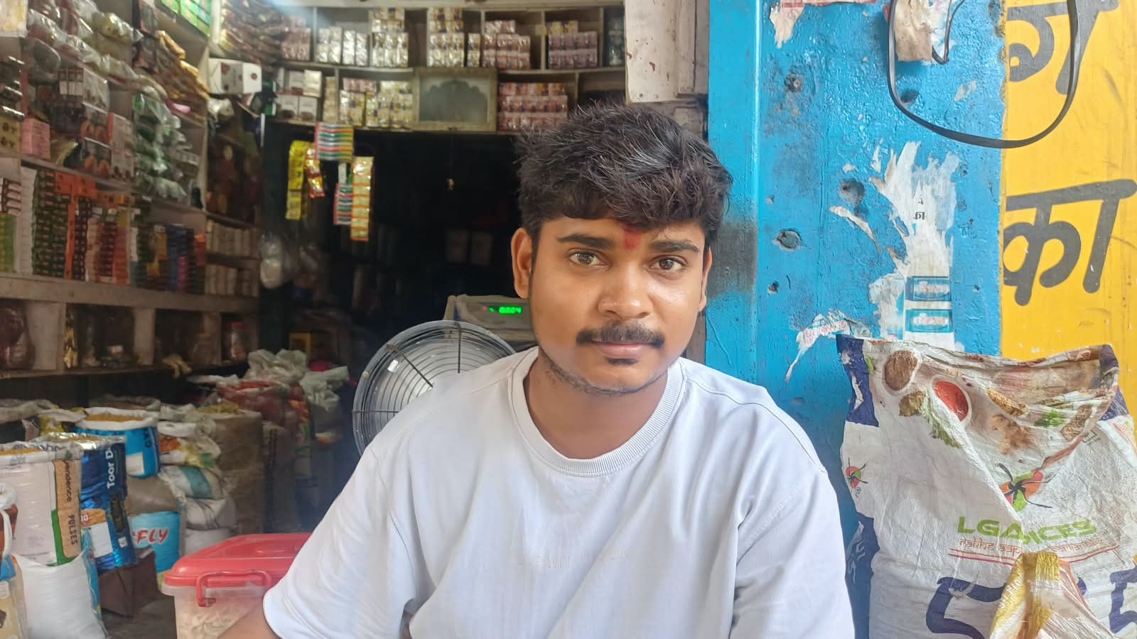 फूलगंज में सजी किराना की दुकान। संवाद फूलगंज में सजी किराना की दुकान। संवाद