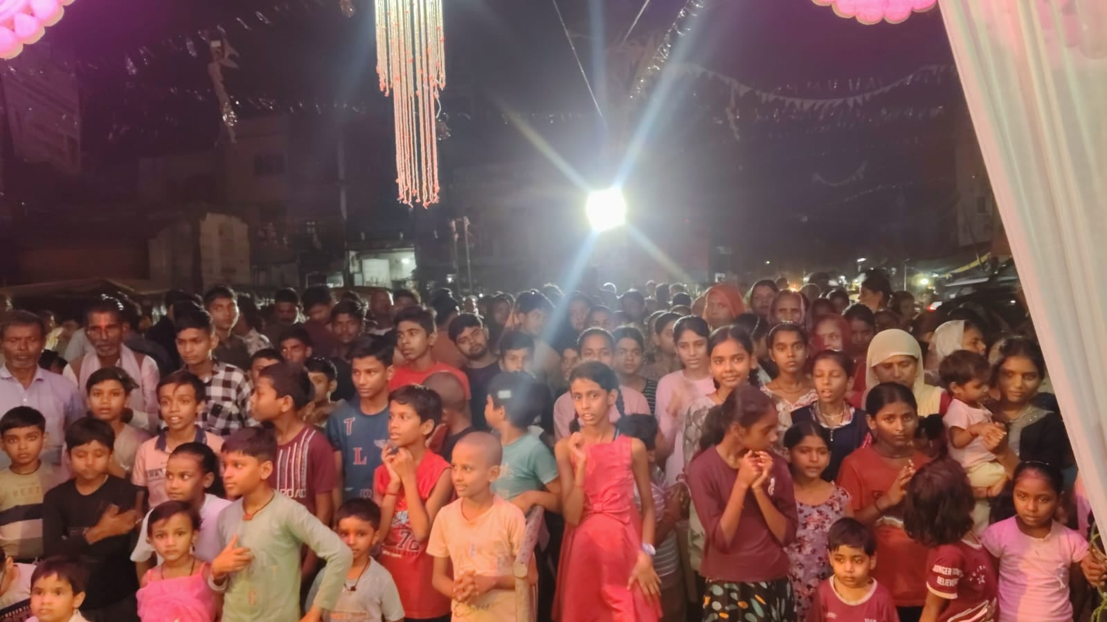 फोटो 24- गणेश भवन में नृत्य प्रतियोगिता में प्रस्तुति देते कलाकार। संवाद फोटो 24- गणेश भवन में नृत्य प्रतियोगिता में प्रस्तुति देते कलाकार। संवाद