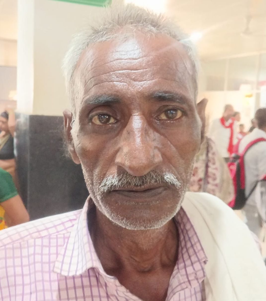 फोटो- 36- ओपीडी में कॉरिडोर के बाहर तक लगी मरीजों की लंबी कतार। संवाद फोटो- 36- ओपीडी में कॉरिडोर के बाहर तक लगी मरीजों की लंबी कतार। संवाद