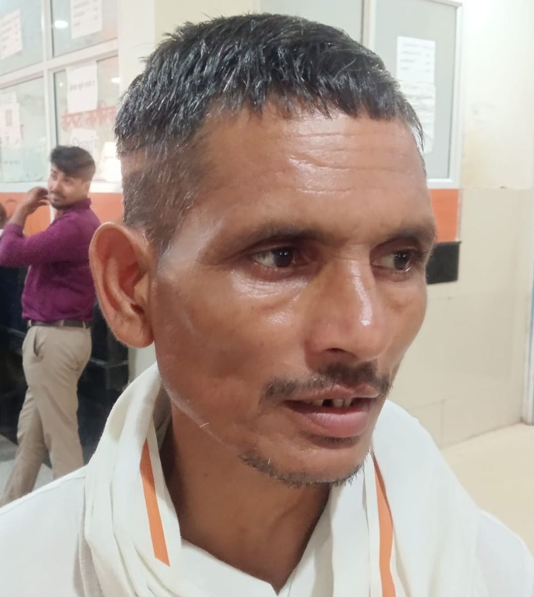 फोटो- 36- ओपीडी में कॉरिडोर के बाहर तक लगी मरीजों की लंबी कतार। संवाद फोटो- 36- ओपीडी में कॉरिडोर के बाहर तक लगी मरीजों की लंबी कतार। संवाद