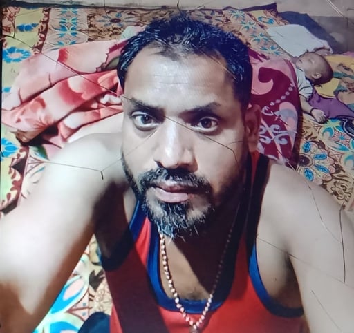फोटो :: सोनीपत के गांव सेवली में जींस फैक्टरी कर्मी की हत्या के बाद एकत्रित ग्रामीण। संवाद फोटो :: सोनीपत के गांव सेवली में जींस फैक्टरी कर्मी की हत्या के बाद एकत्रित ग्रामीण। संवाद