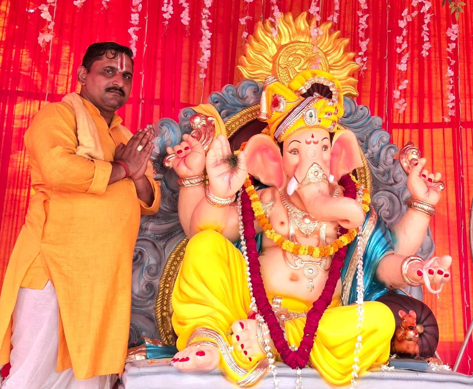 गोंडा के पंडालों में विराजे गणपति बप्पा। संवाद गोंडा के पंडालों में विराजे गणपति बप्पा। संवाद