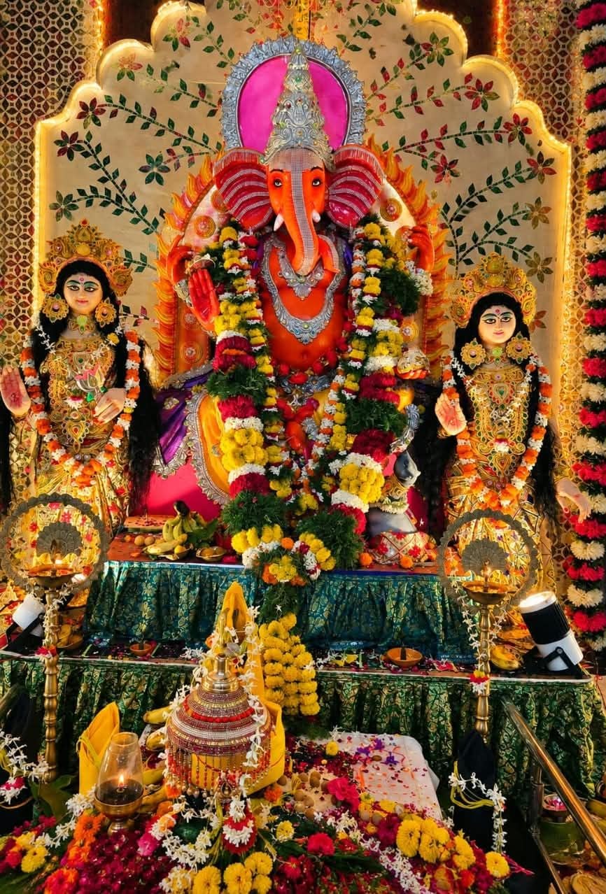 गोंडा के पंडालों में विराजे गणपति बप्पा। संवाद गोंडा के पंडालों में विराजे गणपति बप्पा। संवाद