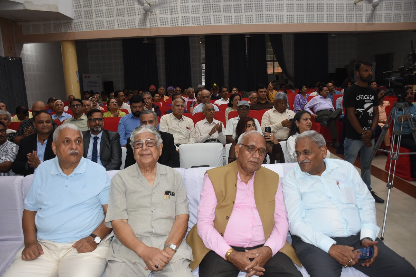 इंस्टीट्यूशन ऑफ इंजीनियर्स की ओर से हुए अभियंता दिवस समारोह में इंजीनियर अध्यक्ष विजय प्रताप सि