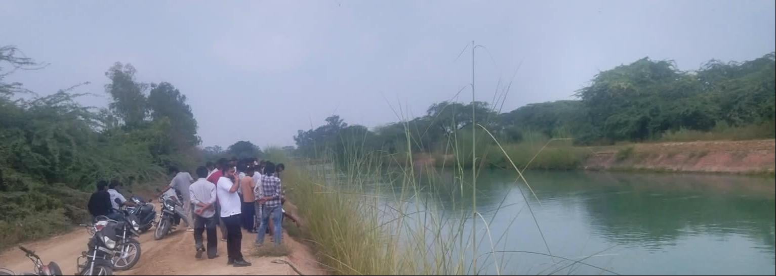 कुरुक्षेत्र। वरूण की तलाश में नरवाना ब्रांच नहर में तलाश के बाद निकलता अंबाला का गोताखोर पप्पू। कुरुक्षेत्र। वरूण की तलाश में नरवाना ब्रांच नहर में तलाश के बाद निकलता अंबाला का गोताखोर पप्पू।