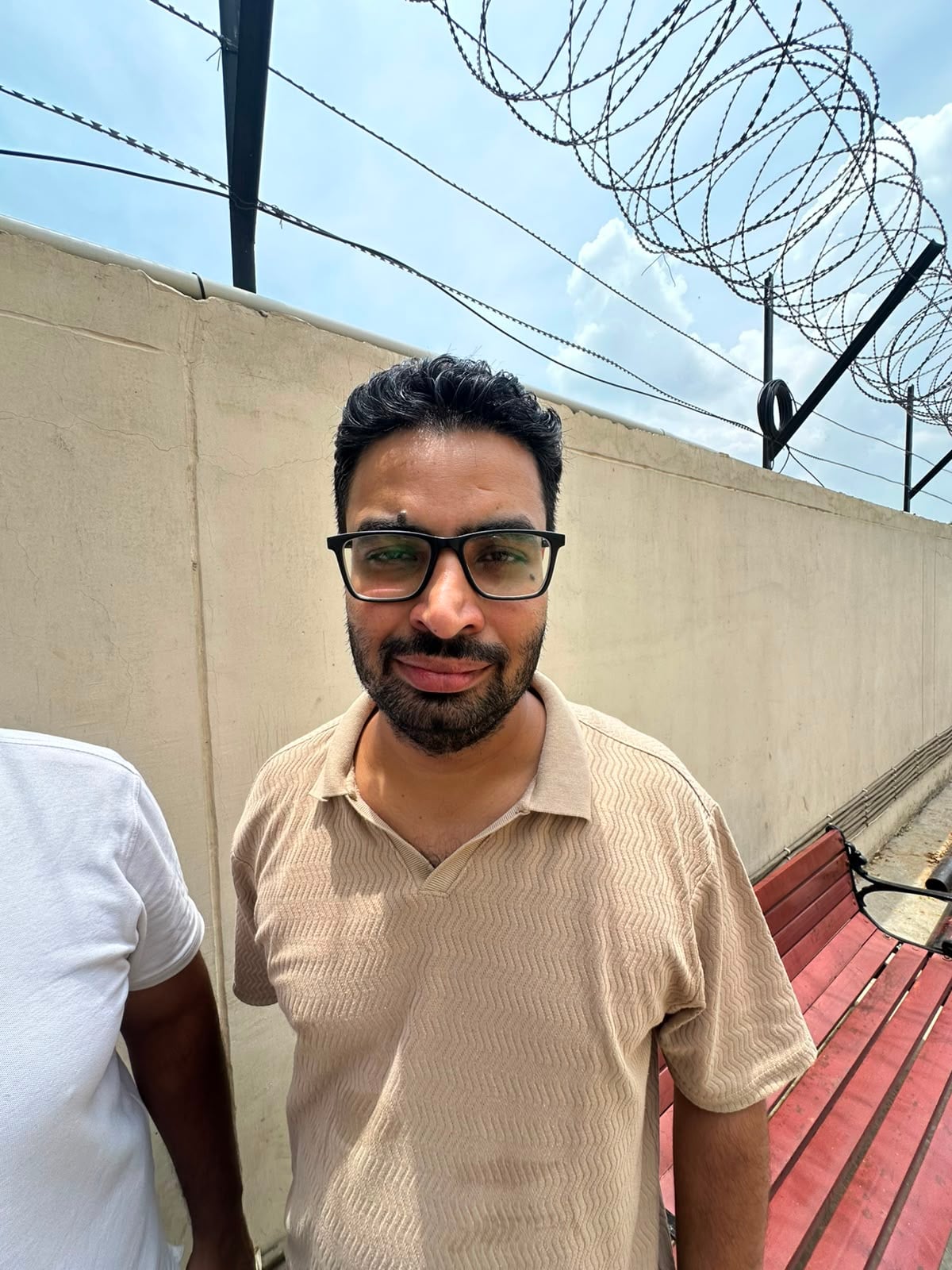नीरज, सिग्नेचर ग्लोबल द रोसेलिया सोसायटी नीरज, सिग्नेचर ग्लोबल द रोसेलिया सोसायटी