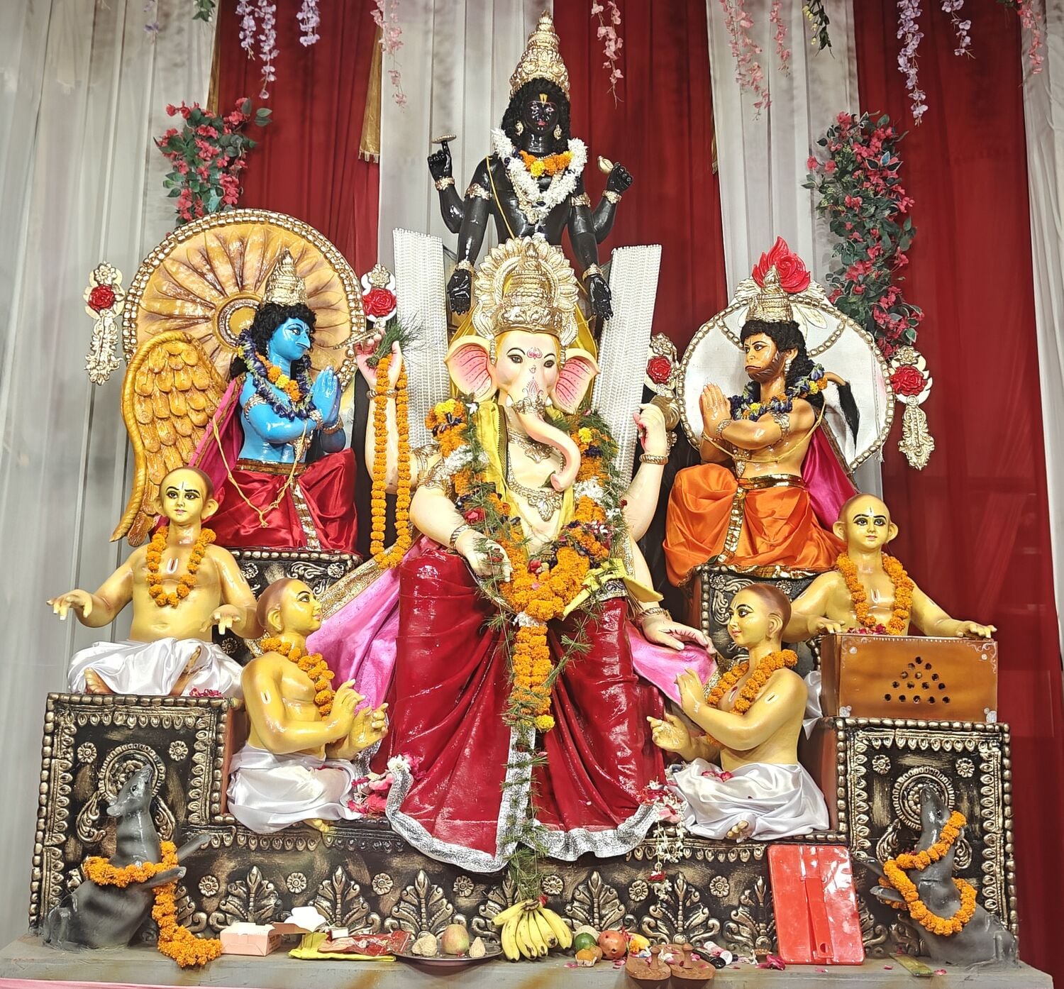  पंडाल में विराजमान गजानन। संवाद