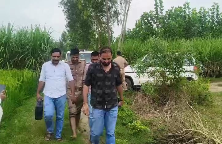 दुख। बिजनौर के जलालपुर काजी में दंपती की हत्या पर विलाप करते परिजन। संवाद दुख। बिजनौर के जलालपुर काजी में दंपती की हत्या पर विलाप करते परिजन। संवाद