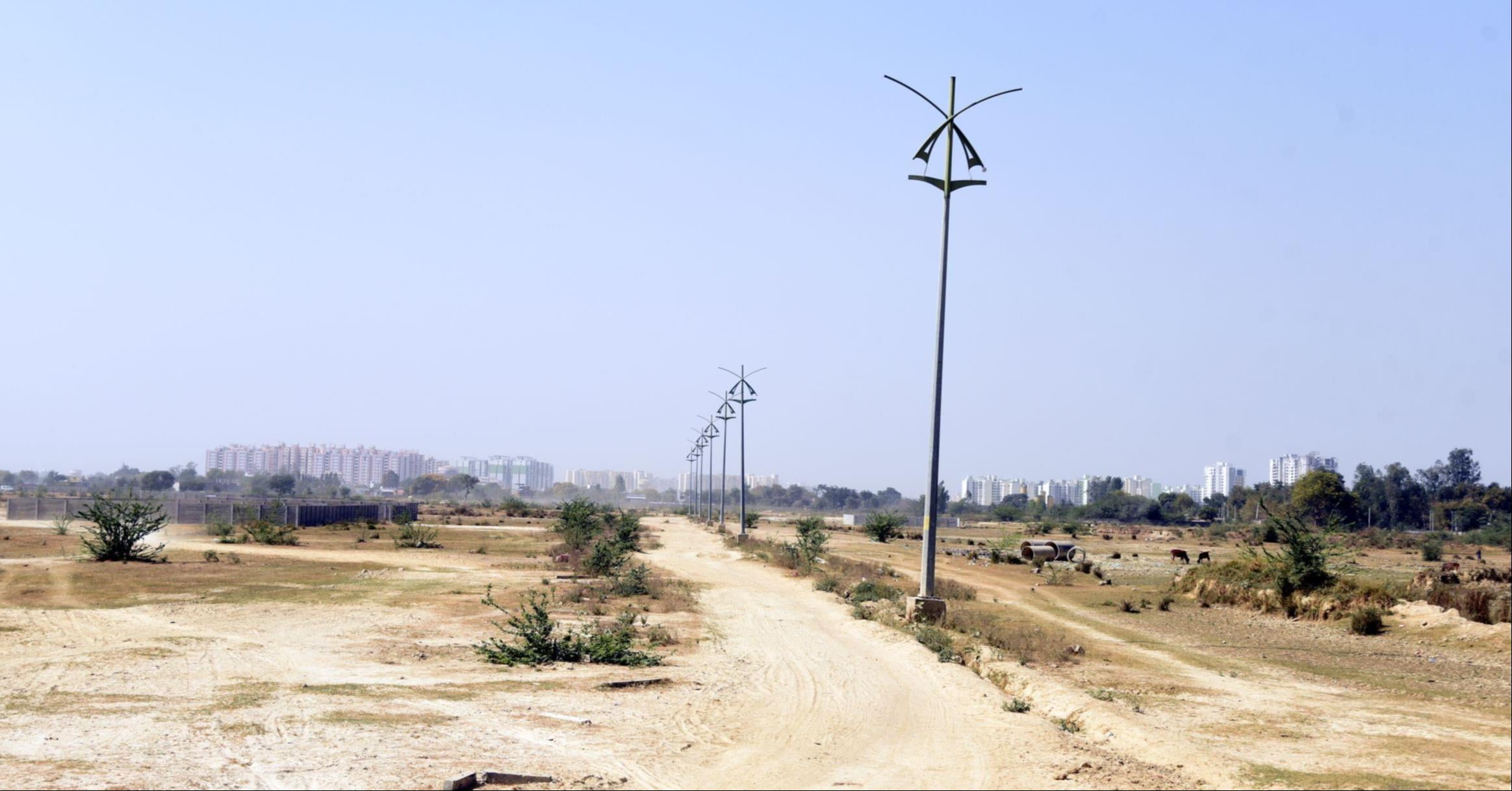 अंसल की इसी जमीन पर मिलना है कब्जा। अंसल की इसी जमीन पर मिलना है कब्जा।