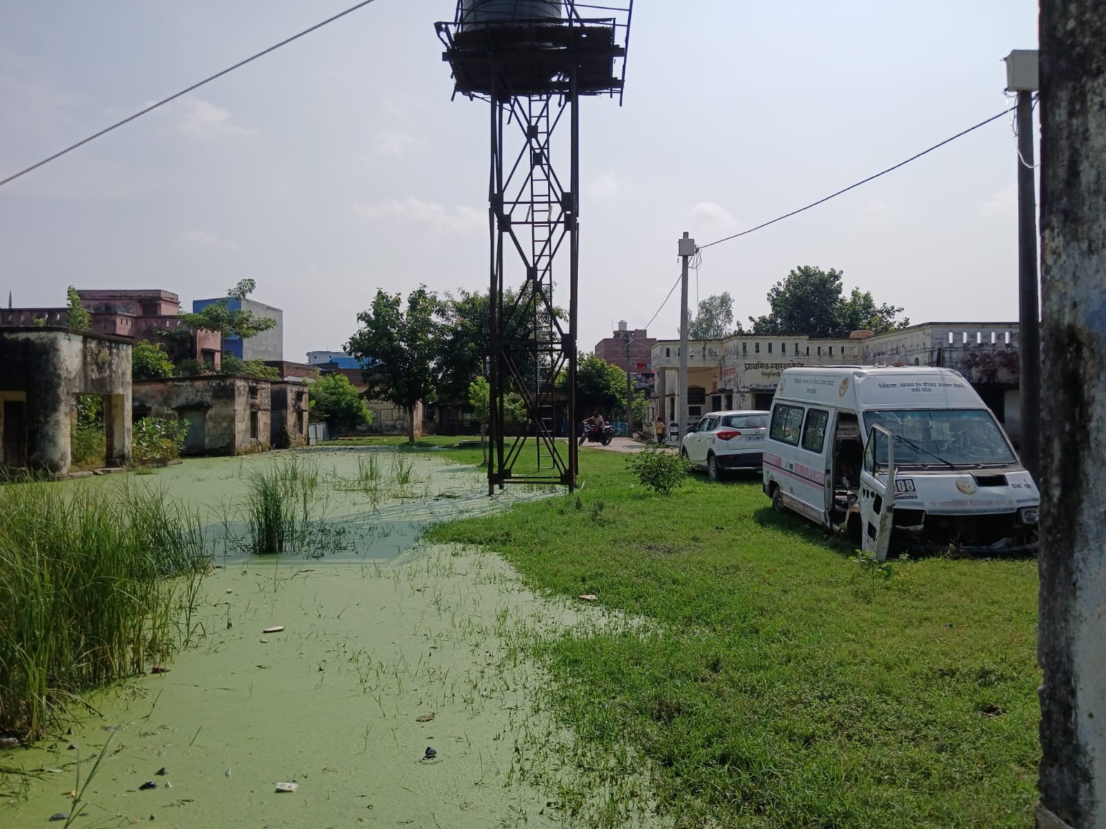 बेहजम सीएचसी परिसर में भरा पानी। संवाद बेहजम सीएचसी परिसर में भरा पानी। संवाद