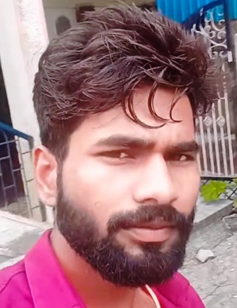 बिलखती विशाल की मां नीता देवी। संवाद बिलखती विशाल की मां नीता देवी। संवाद