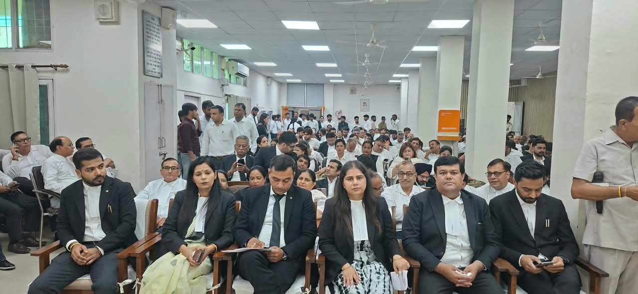 बार एसोसिएशन पद की शपथ ग्रहण करतीं उपाध्यक्ष। संवाद बार एसोसिएशन पद की शपथ ग्रहण करतीं उपाध्यक्ष। संवाद