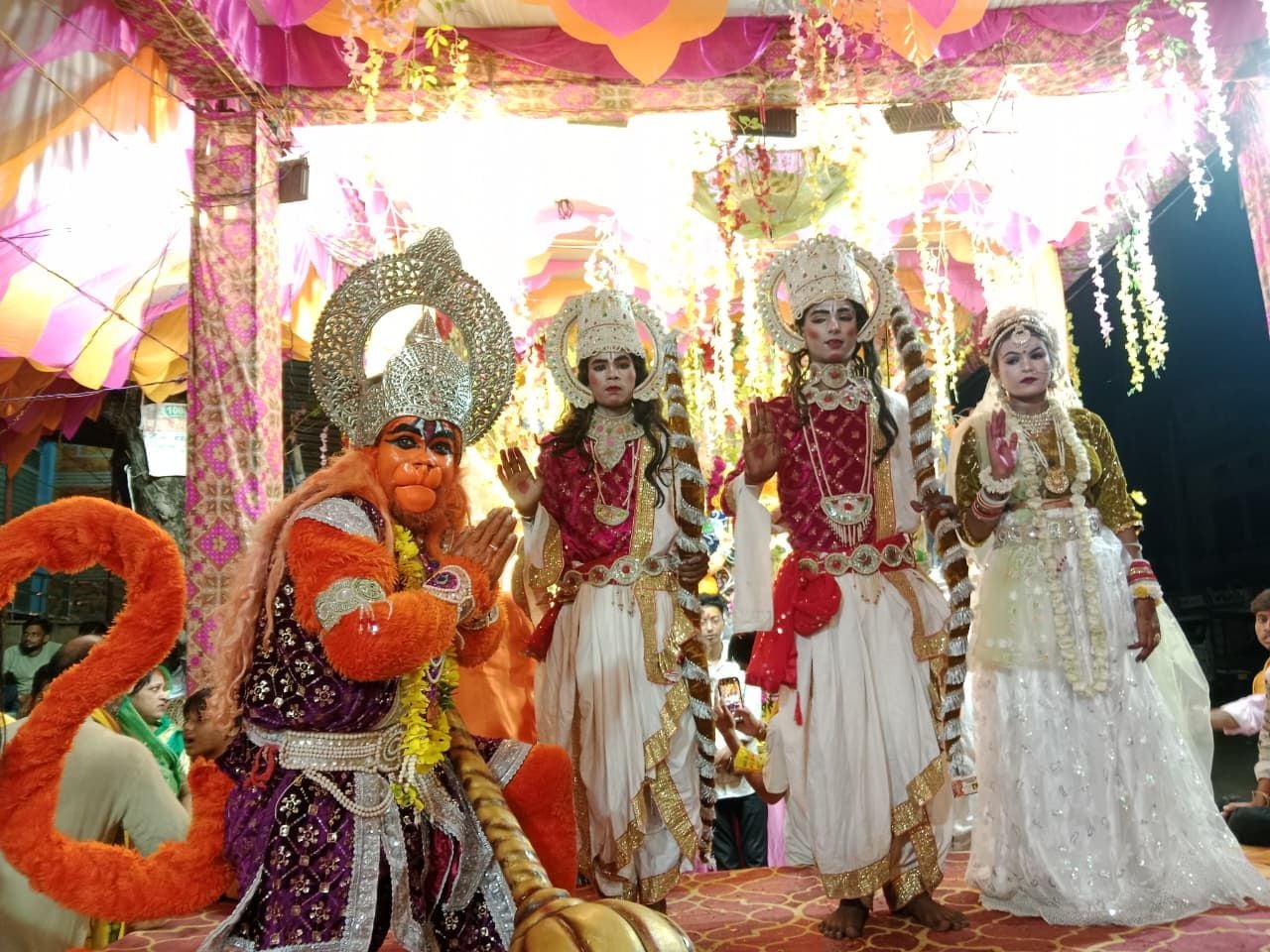 गणपति पूजन में उमड़े श्रद्धालु। संवाद