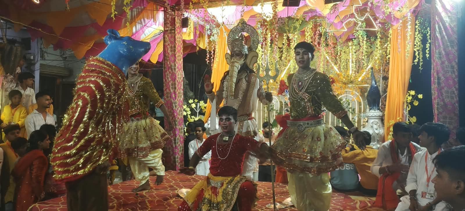 गणपति पूजन में उमड़े श्रद्धालु। संवाद