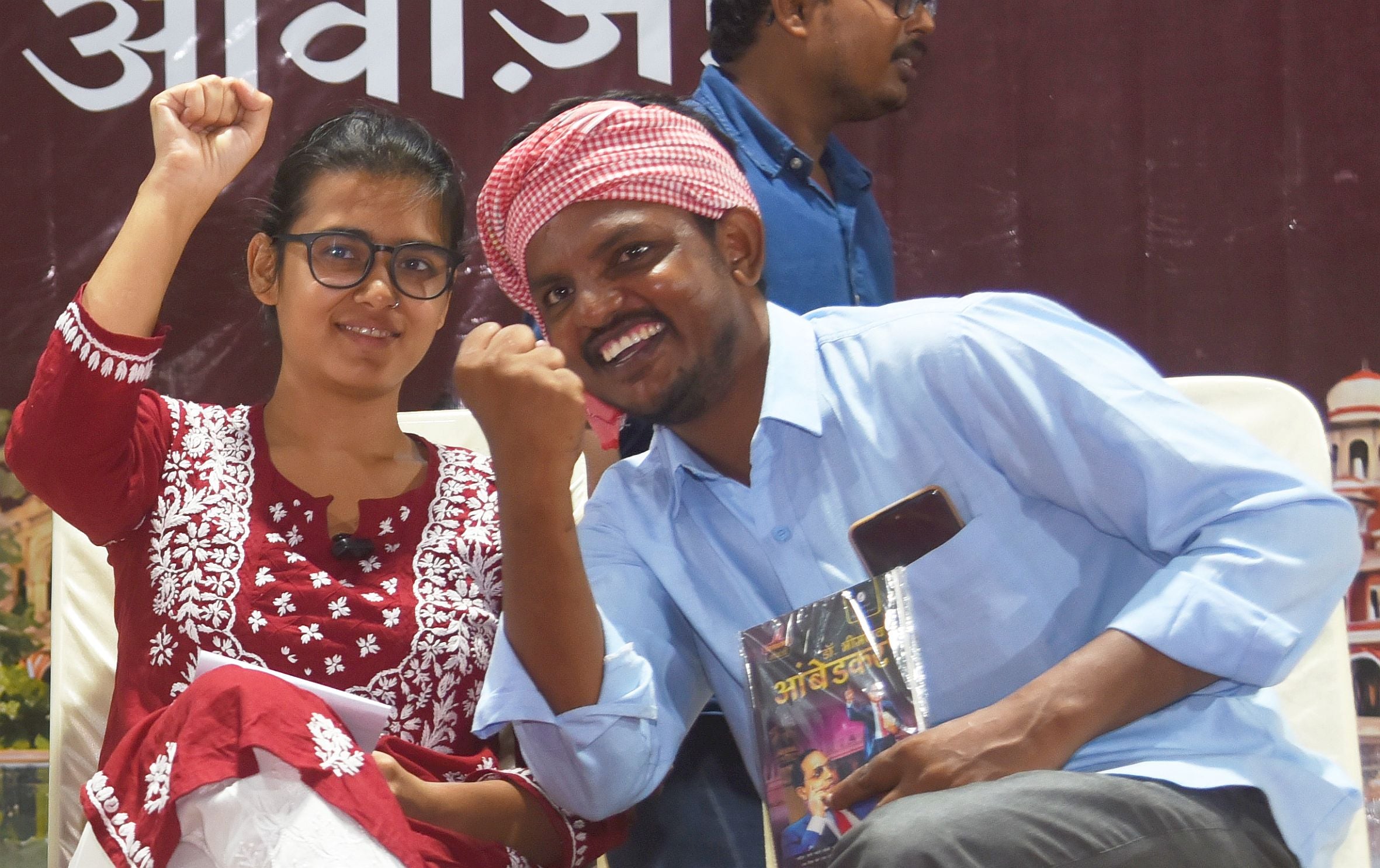 गांधी भवन में लोगों को संबोधित करतीं नेहा बोरा गांधी भवन में लोगों को संबोधित करतीं नेहा बोरा