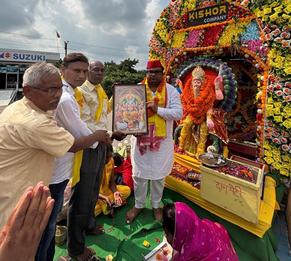 कुंडा में विश्वकर्मा जयंती पर निकली शोभायात्रा। संवाद कुंडा में विश्वकर्मा जयंती पर निकली शोभायात्रा। संवाद